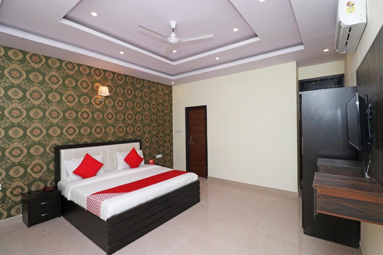 Capital O Hotel Royal Inn Near Gomti Riverfront Park Lucknow Exterior foto