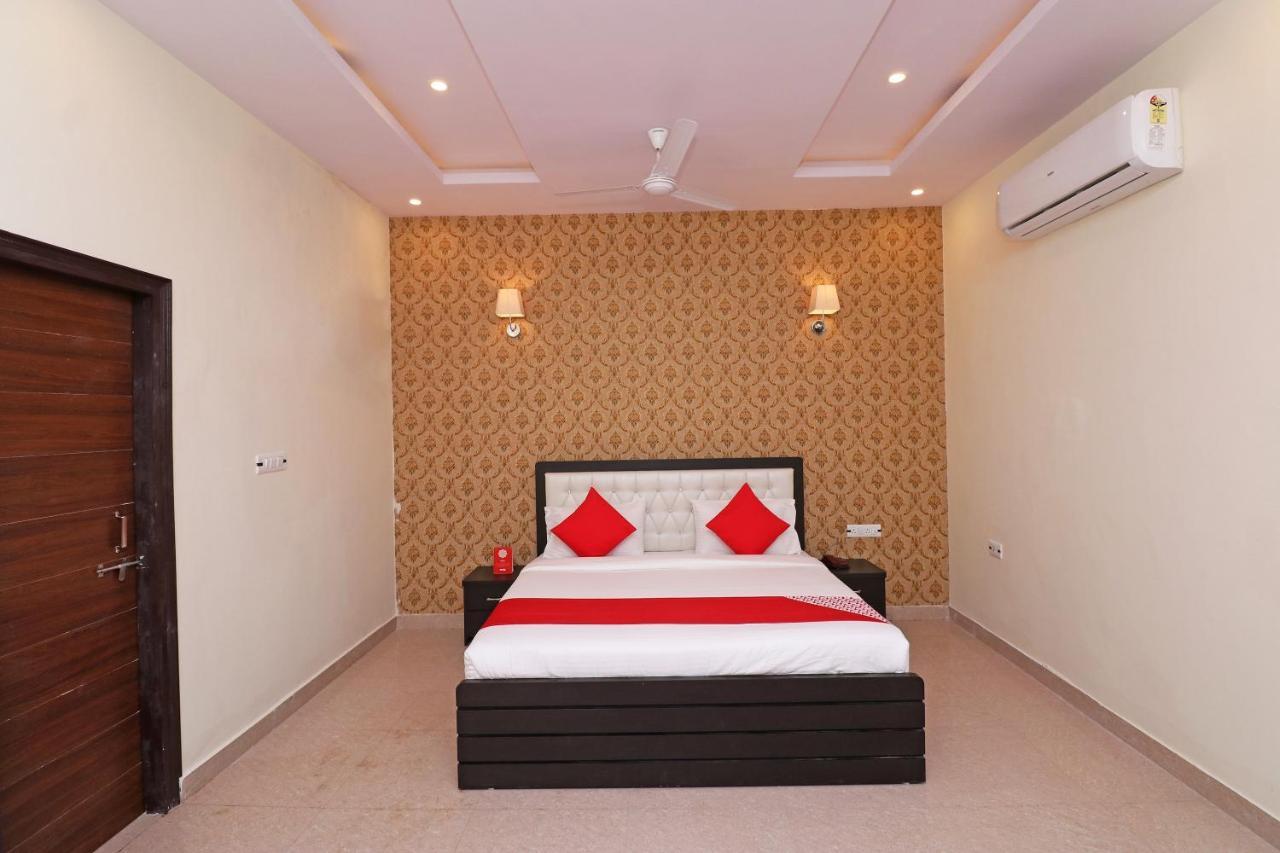 Capital O Hotel Royal Inn Near Gomti Riverfront Park Lucknow Exterior foto